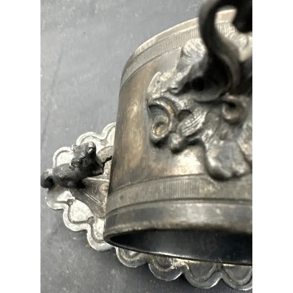 ANTIQUE VICTORIAN WILCOX SILVERPLATE NAPKIN RING FOXES